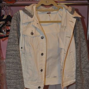 Free people white jean jacket w/ cotton sleeves